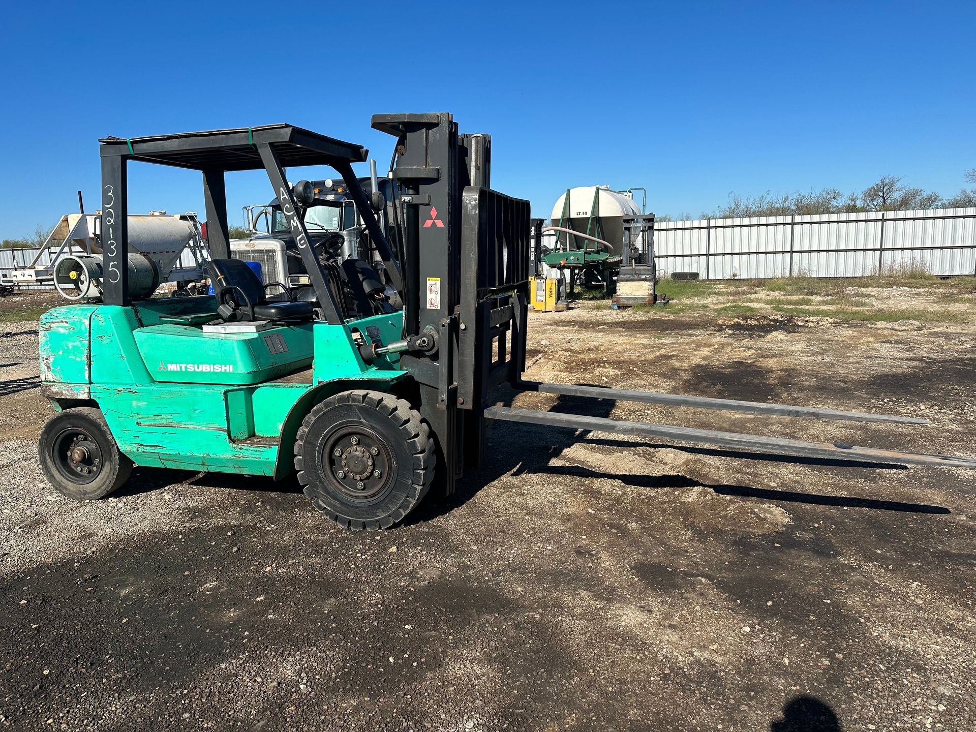 8,000lb(s)-11,000lb(s) Forklift